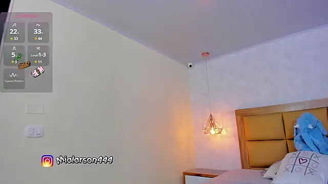 LARSONMIA online show from March 3, 2025, 12:17 pm