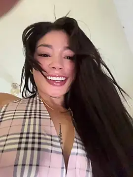 Snapshot of Roxanne_08 chatting on May 29, 2026, 7:42 pm Roxanne 08 online show from May 29, 2026, 7:42 pm