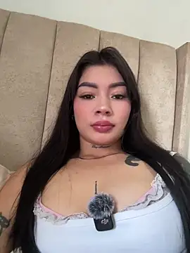 Snapshot of Roxanne_08 chatting on May 7, 2026, 3:48 pm Roxanne 08 online show from May 7, 2026, 3:48 pm