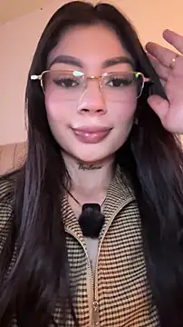 Snapshot of Roxanne_08 chatting on April 24, 2026, 9:28 pm Roxanne 08 online show from April 24, 2026, 9:28 pm
