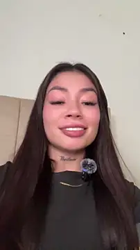Snapshot of Roxanne_08 chatting on May 4, 2026, 3:48 pm Roxanne 08 online show from May 4, 2026, 3:48 pm