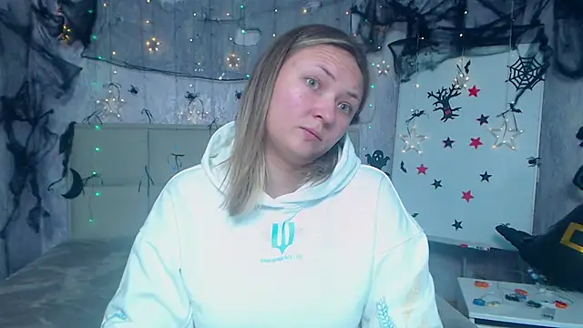 SallyVerda online show from October 21, 2025, 5:45 pm