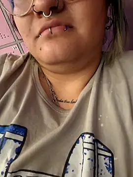 lucky-leah online show from November 20, 2025, 3:51 am