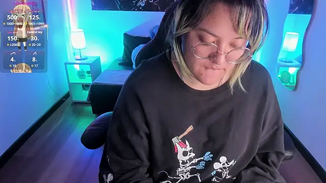 lucky-leah online show from October 21, 2025, 4:12 am