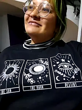 lucky-leah online show from September 23, 2025, 4:08 am