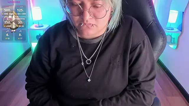 Snapshot of lucky-leah chatting on January 16, 2026, 4:16 am lucky-leah online show from January 16, 2026, 4:16 am