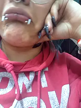 lucky-leah online show from April 17, 2026, 3:42 am