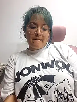 Snapshot of lucky-leah chatting on May 13, 2026, 4:08 am lucky-leah online show from May 13, 2026, 4:08 am