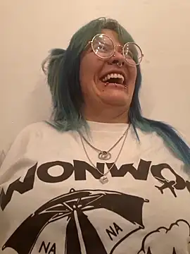 Snapshot of lucky-leah chatting on March 3, 2026, 3:35 am lucky-leah online show from March 3, 2026, 3:35 am