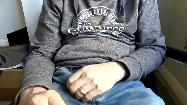 hornyguyuk1973 online show from March 13, 2026, 8:19 am