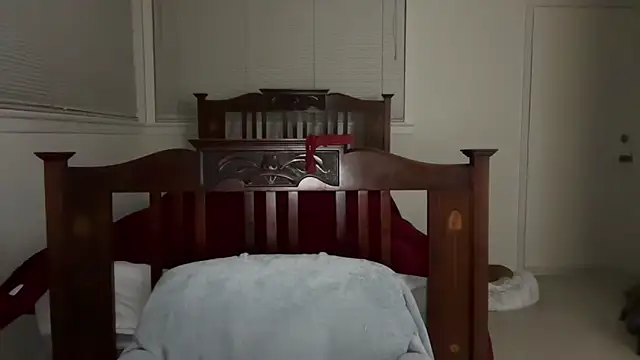 YUMIandbigWOLF online show from February 3, 2026, 6:22 am