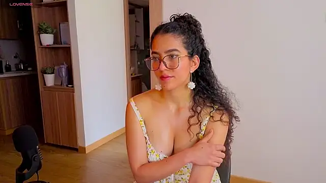 Snapshot of arteverena chatting on April 21, 2026, 7:31 pm arteverena online show from April 21, 2026, 7:31 pm
