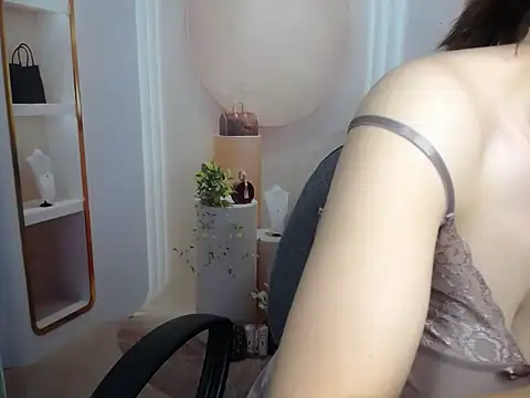 Love bug15 online show from September 14, 2025, 7:42 am