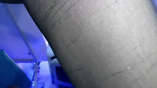 Snapshot of SUZZET_22 chatting on December 5, 2025, 2:26 pm SUZZET 22 online show from December 5, 2025, 2:26 pm