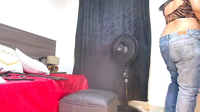 Mila cams1  online show from September 11, 2025, 4:01 am