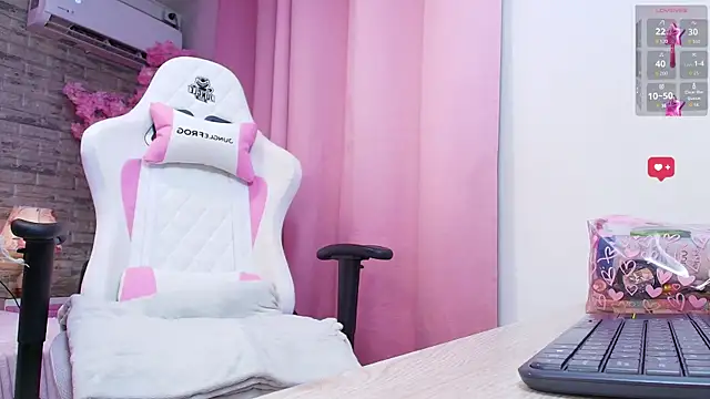 Snapshot of AuroraSim chatting on December 16, 2025, 3:16 pm AuroraSim online show from December 16, 2025, 3:16 pm