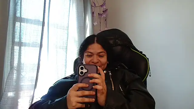 Snapshot of Crazyfunroom chatting on March 1, 2026, 7:58 pm Crazyfunroom online show from March 1, 2026, 7:58 pm