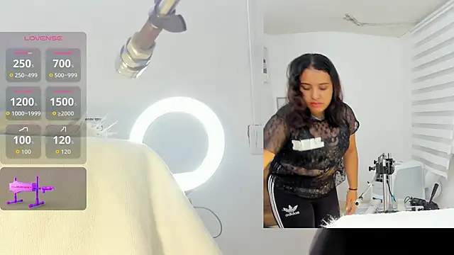 Snapshot of Daki_Ume_ chatting on September 18, 2025, 2:47 am Daki Ume online show from September 18, 2025, 2:47 am