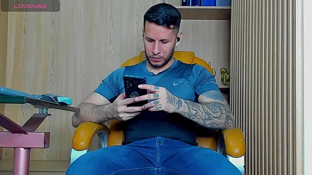 Snapshot of George_Diesell chatting on February 17, 2026, 10:07 pm George Diesell online show from February 17, 2026, 10:07 pm