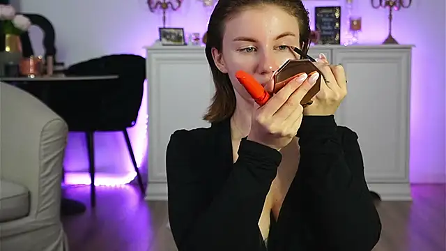 Snapshot of ivyleague_ chatting on November 1, 2025, 3:35 am ivyleague online show from November 1, 2025, 3:35 am