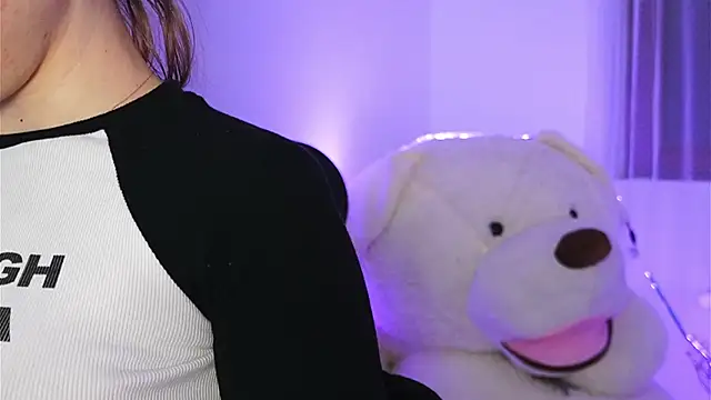 ivyleague  online show from February 25, 2026, 6:08 pm