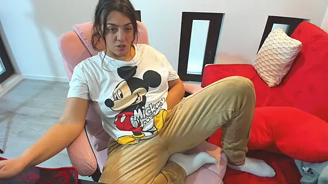 Snapshot of Dyana_Kaylinn chatting on December 22, 2025, 6:57 am Dyana Kaylinn online show from December 22, 2025, 6:57 am