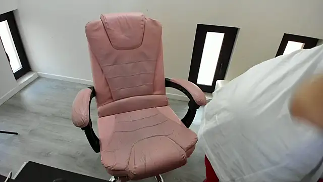 Snapshot of Dyana_Kaylinn chatting on March 26, 2026, 5:17 am Dyana Kaylinn online show from March 26, 2026, 5:17 am