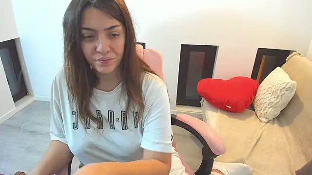 Snapshot of Dyana_Kaylinn chatting on January 6, 2026, 5:33 am Dyana Kaylinn online show from January 6, 2026, 5:33 am