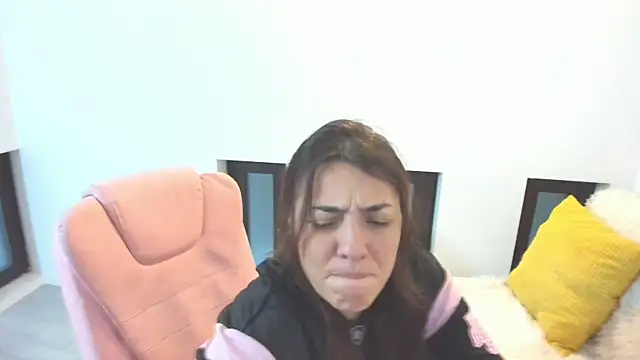 Snapshot of Dyana_Kaylinn chatting on November 20, 2025, 5:30 am Dyana Kaylinn online show from November 20, 2025, 5:30 am