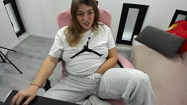 Snapshot of Dyana_Kaylinn chatting on March 28, 2026, 5:41 am Dyana Kaylinn online show from March 28, 2026, 5:41 am