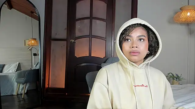 nayah   online show from February 19, 2026, 8:17 pm