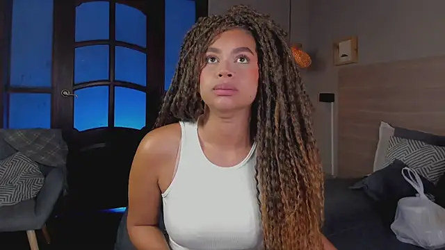 nayah   online show from November 14, 2025, 8:01 pm