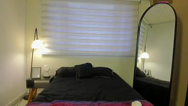 nayah   online show from April 12, 2026, 2:53 pm