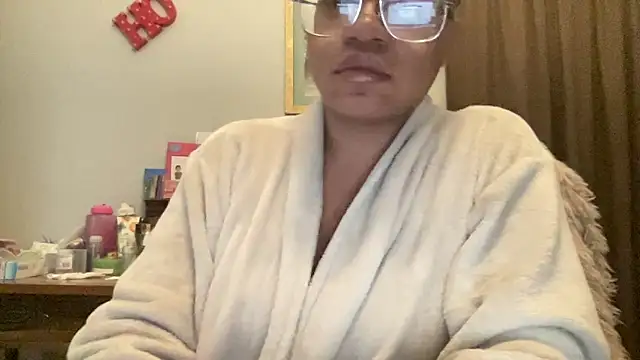 Snapshot of MommyConfident chatting on December 14, 2025, 8:36 pm MommyConfident online show from December 14, 2025, 8:36 pm