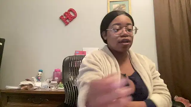 Snapshot of MommyConfident chatting on November 13, 2025, 3:27 pm MommyConfident online show from November 13, 2025, 3:27 pm