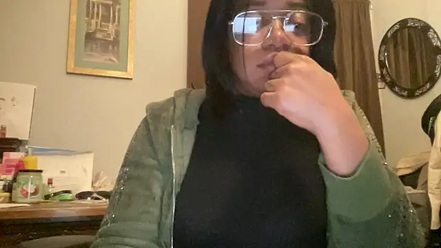 Snapshot of MommyConfident chatting on December 16, 2025, 1:43 am MommyConfident online show from December 16, 2025, 1:43 am