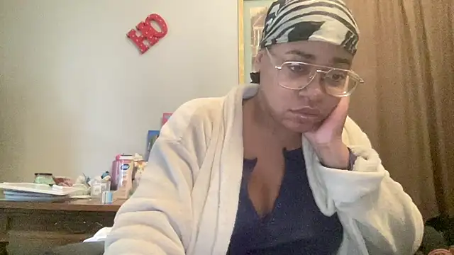 Snapshot of MommyConfident chatting on December 3, 2025, 3:11 pm MommyConfident online show from December 3, 2025, 3:11 pm