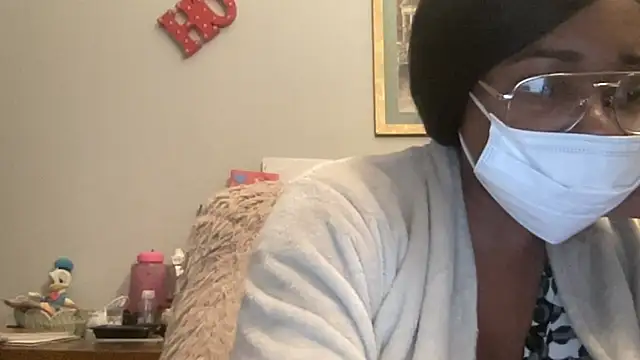 Snapshot of MommyConfident chatting on November 7, 2025, 8:57 pm MommyConfident online show from November 7, 2025, 8:57 pm