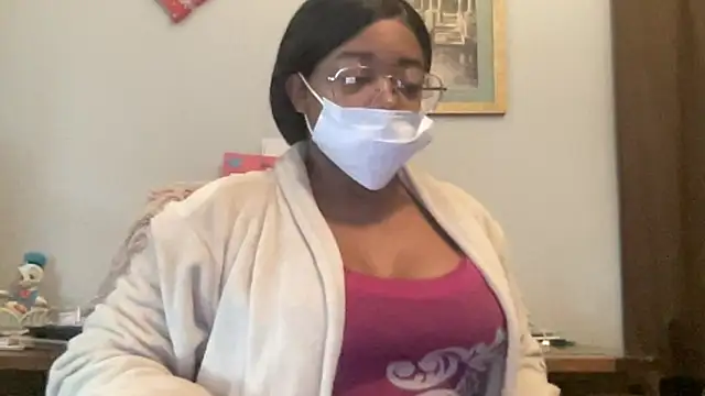 Snapshot of MommyConfident chatting on November 6, 2025, 3:05 pm MommyConfident online show from November 6, 2025, 3:05 pm