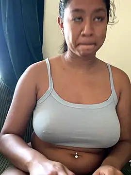 VanessaBling online show from November 3, 2025, 9:40 pm