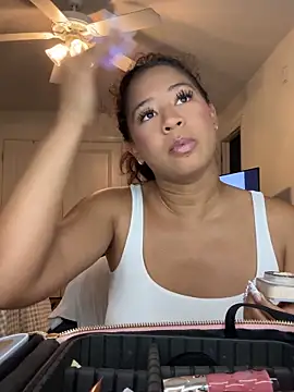 Snapshot of VanessaBling chatting on April 24, 2026, 2:57 am VanessaBling online show from April 24, 2026, 2:57 am