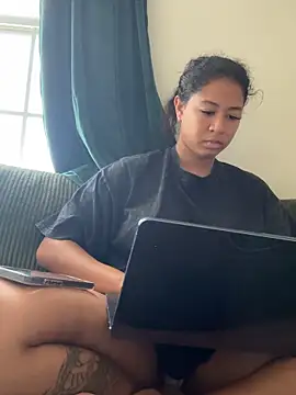 Snapshot of VanessaBling chatting on December 18, 2025, 4:00 pm VanessaBling online show from December 18, 2025, 4:00 pm