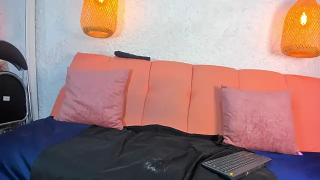 emiily s online show from November 20, 2025, 12:06 pm