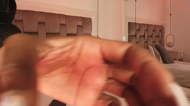 PamelaMendez  online show from November 29, 2025, 4:01 am