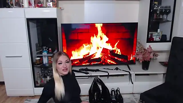 GodessJulia online show from December 3, 2025, 10:42 pm