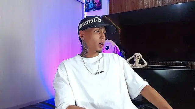 Liam lee online show from December 3, 2025, 11:25 pm