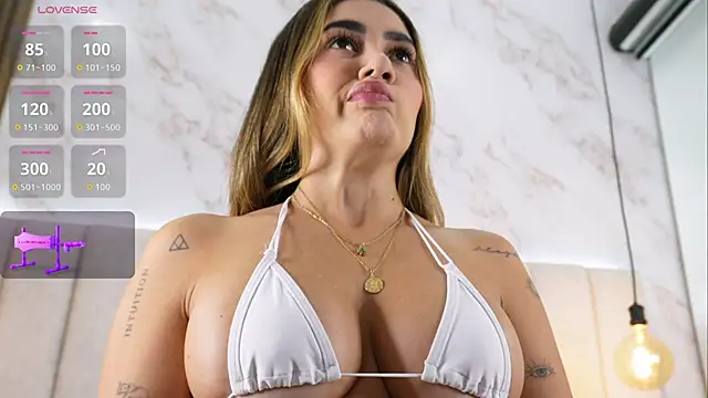 Snapshot of Annyy_Rosse chatting on March 25, 2026, 5:40 am Annyy Rosse online show from March 25, 2026, 5:40 am