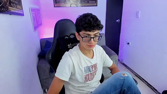 TylerWhite  online show from March 14, 2025, 3:04 am