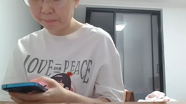 Snapshot of sonyx chatting on April 3, 2026, 2:01 pm sonyx online show from April 3, 2026, 2:01 pm