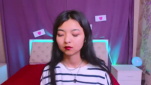 Snapshot of Shy_Kira chatting on February 12, 2025, 12:33 pm Shy Kira online show from February 12, 2025, 12:33 pm